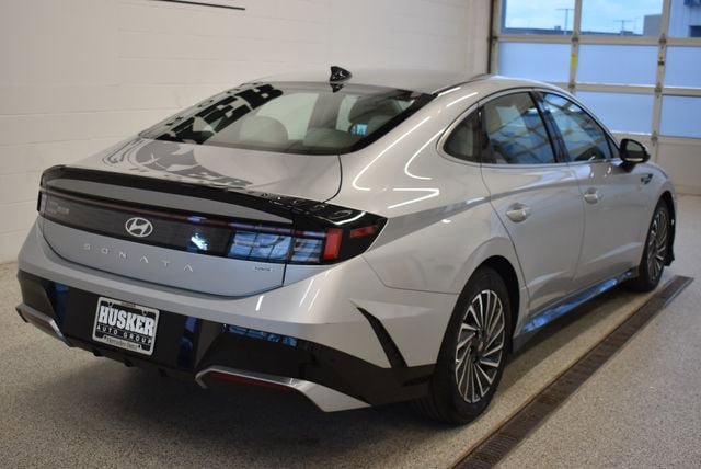 Used 2025 Hyundai Sonata SEL FWD image 4