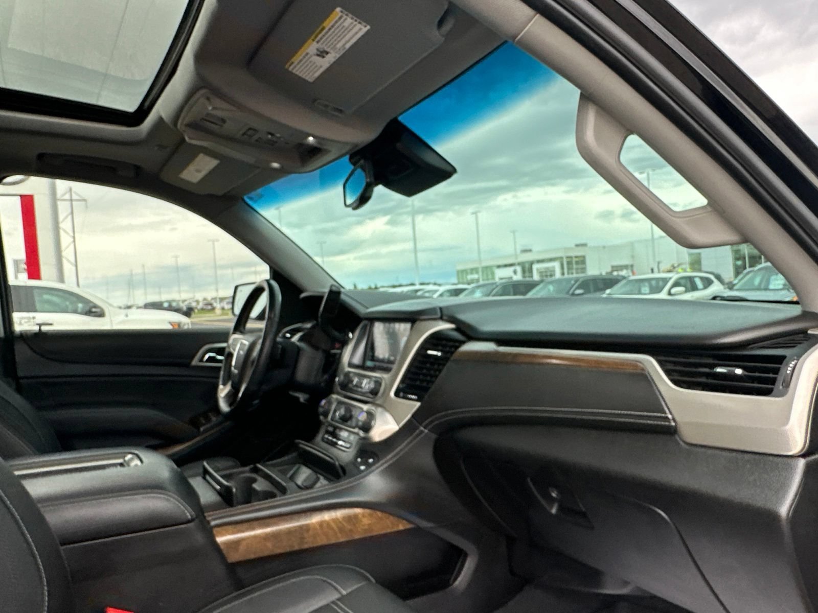 Used 2019 GMC Yukon Denali w/ Denali Ultimate Black Edition AWD/4WD image 43