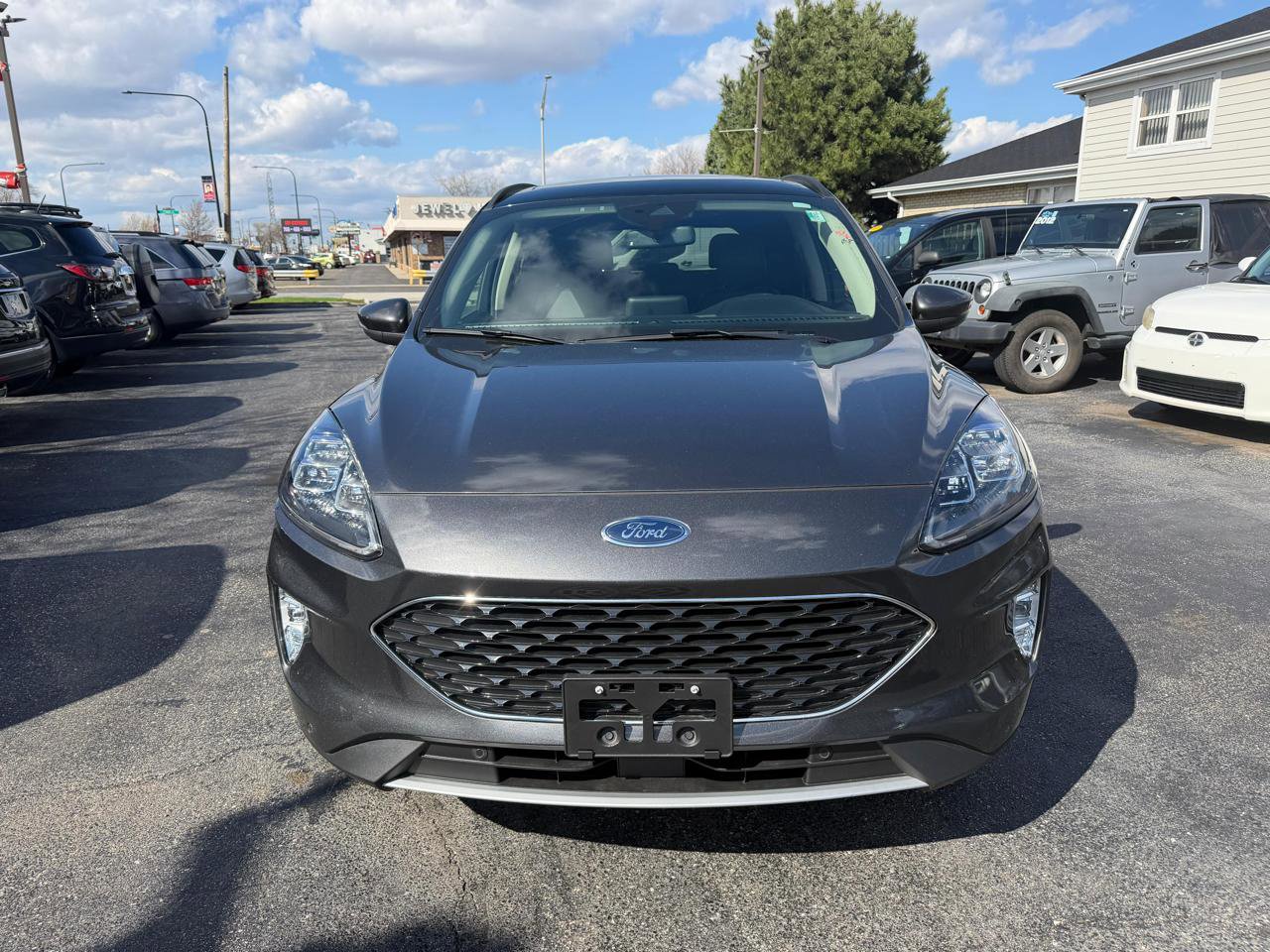 Used 2020 Ford Escape Titanium image 2