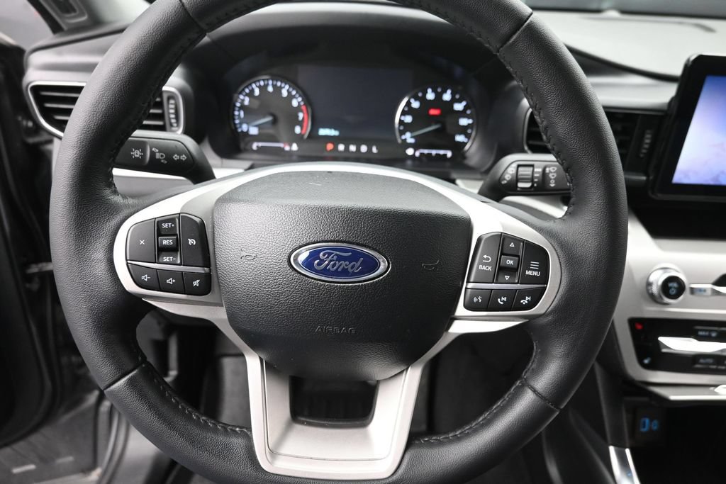 Used 2024 Ford Explorer XLT w/ Equipment Group 202A AWD/4WD image 19