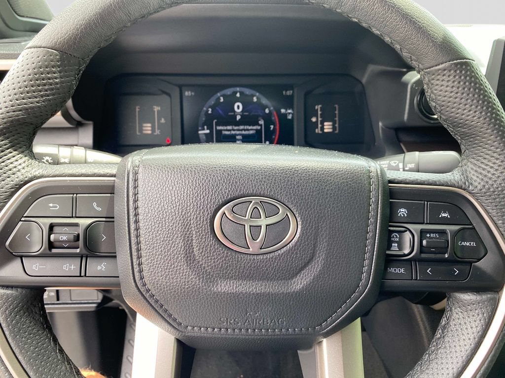 Used 2025 Toyota Tacoma SR5 AWD/4WD image 17