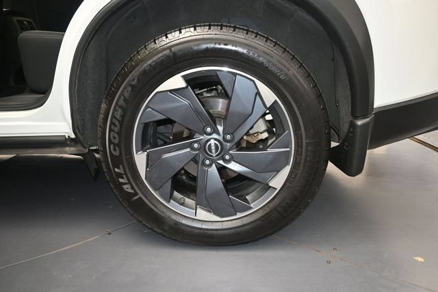 Used 2025 Nissan Rogue SV AWD/4WD image 13