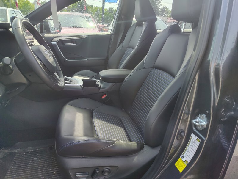 Used 2025 Toyota RAV4 XSE w/ Weather Package AWD/4WD image 8