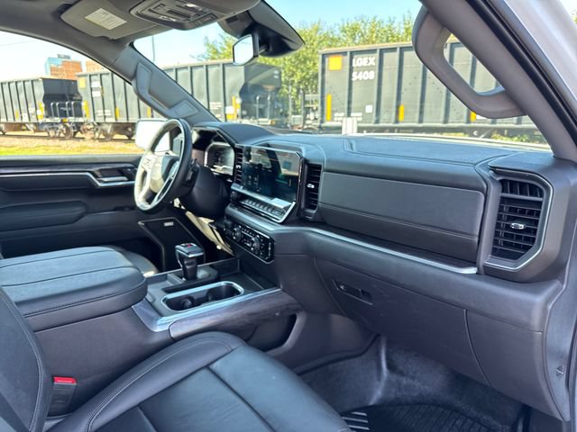 Used 2025 Chevrolet Silverado 1500 LTZ AWD/4WD image 33