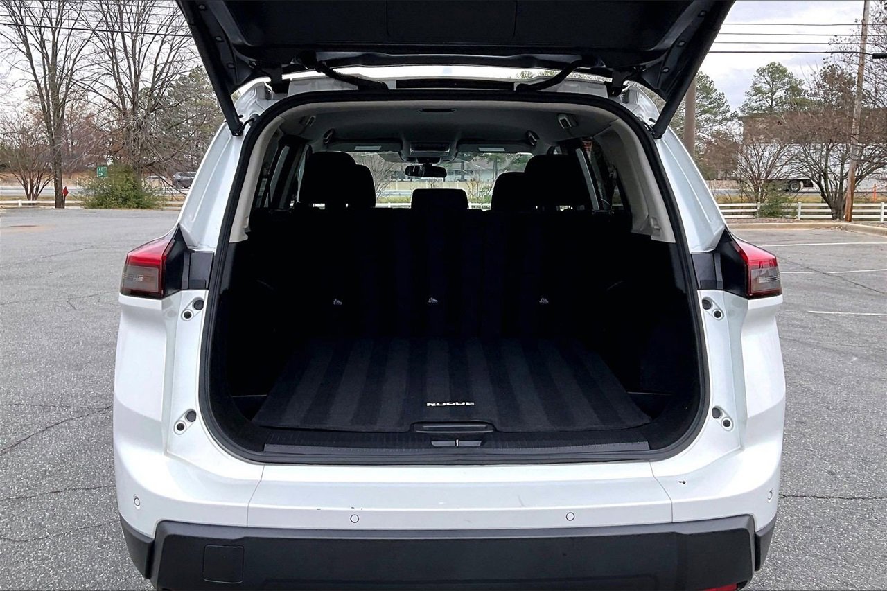 Used 2024 Nissan Rogue SV image 23