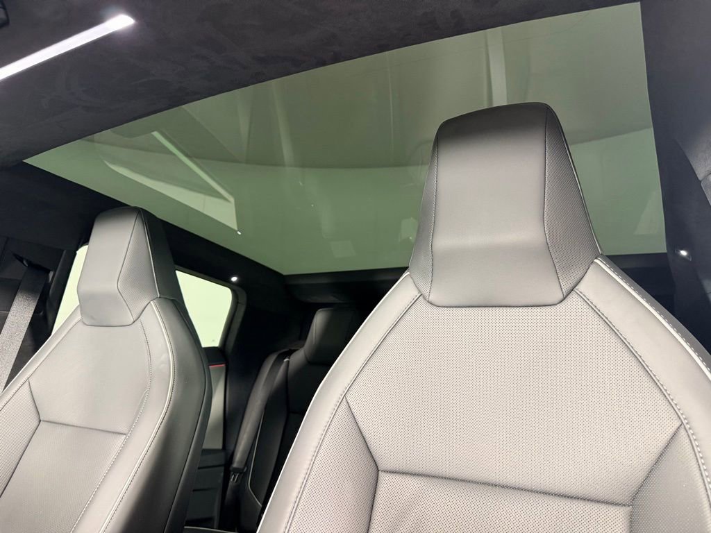 Used 2025 Tesla Cybertruck AWD Crew Cab image 31