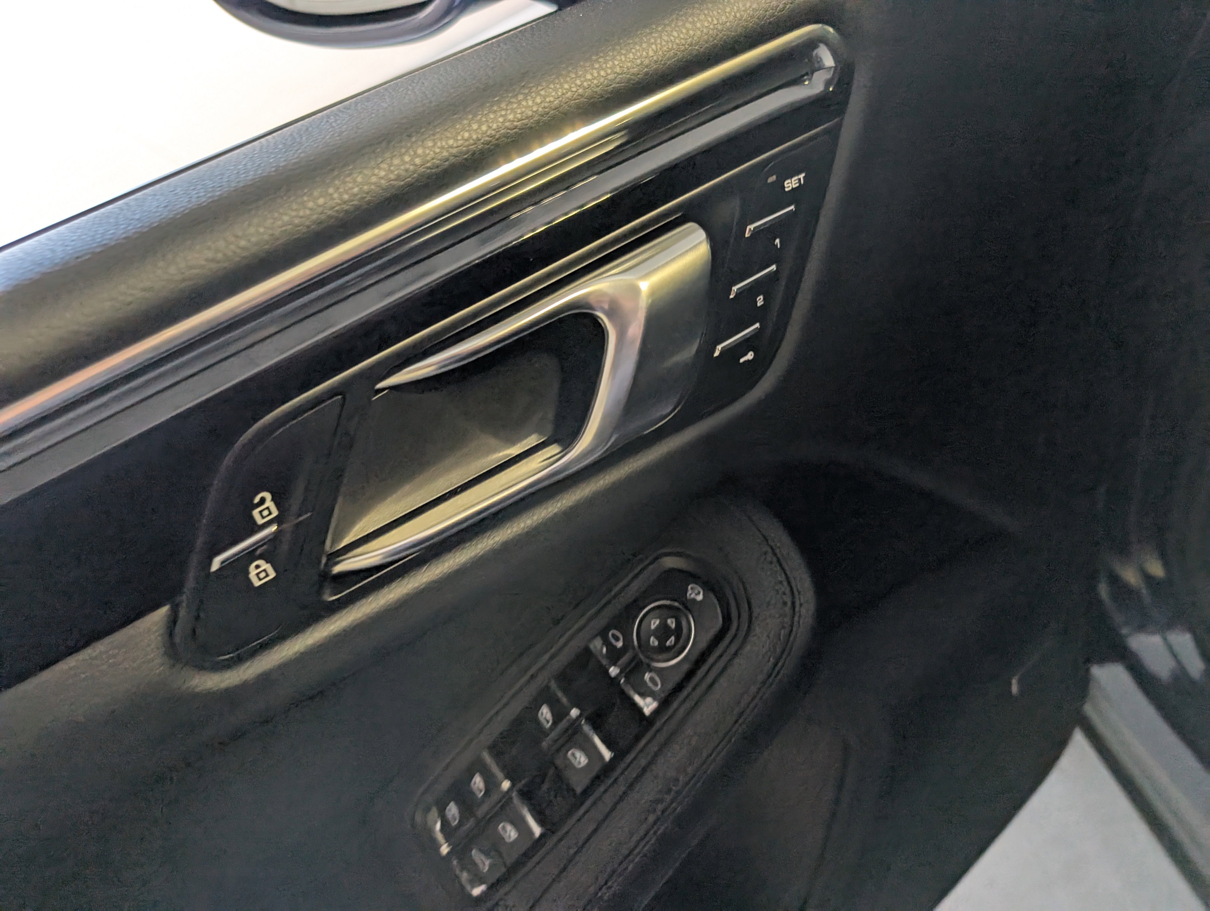 Used 2025 Porsche Macan image 29