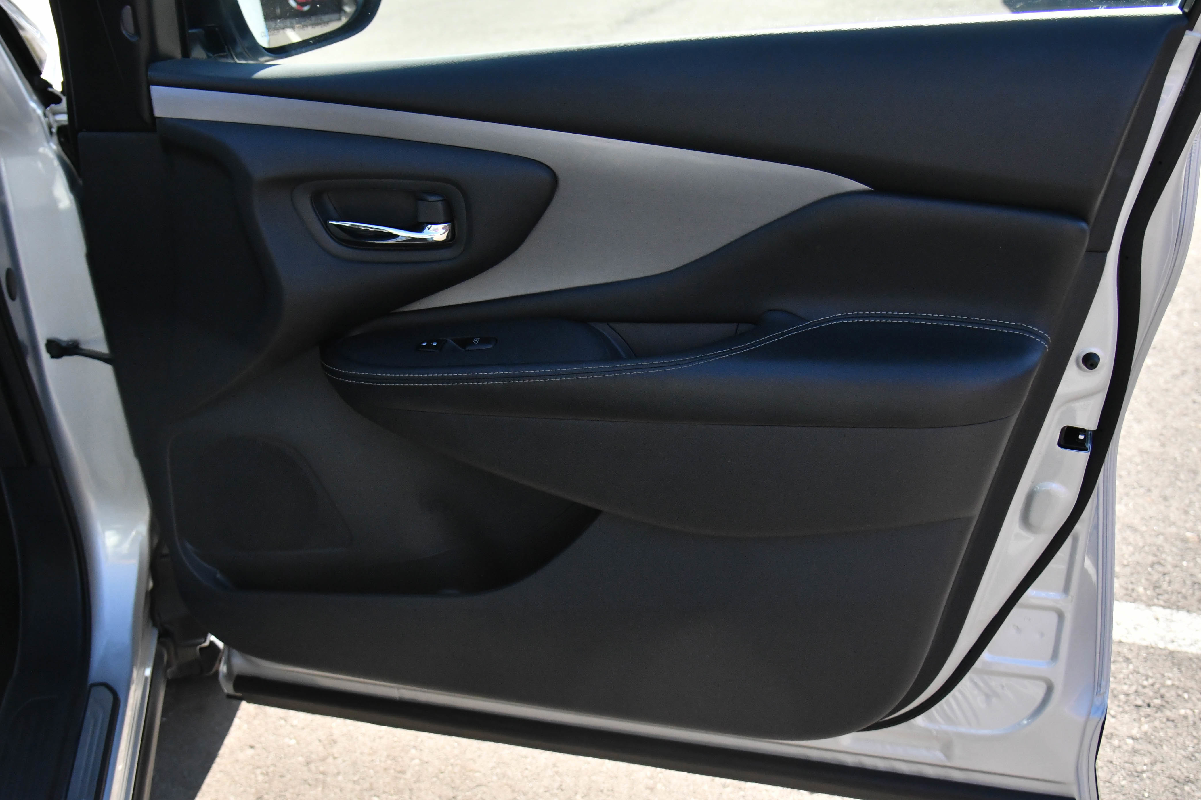 Used 2023 Nissan Murano SV image 41