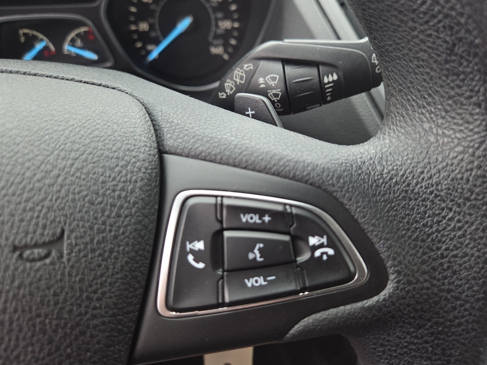 Used 2017 Ford Escape SE w/ SE Cold Weather Package FWD image 29
