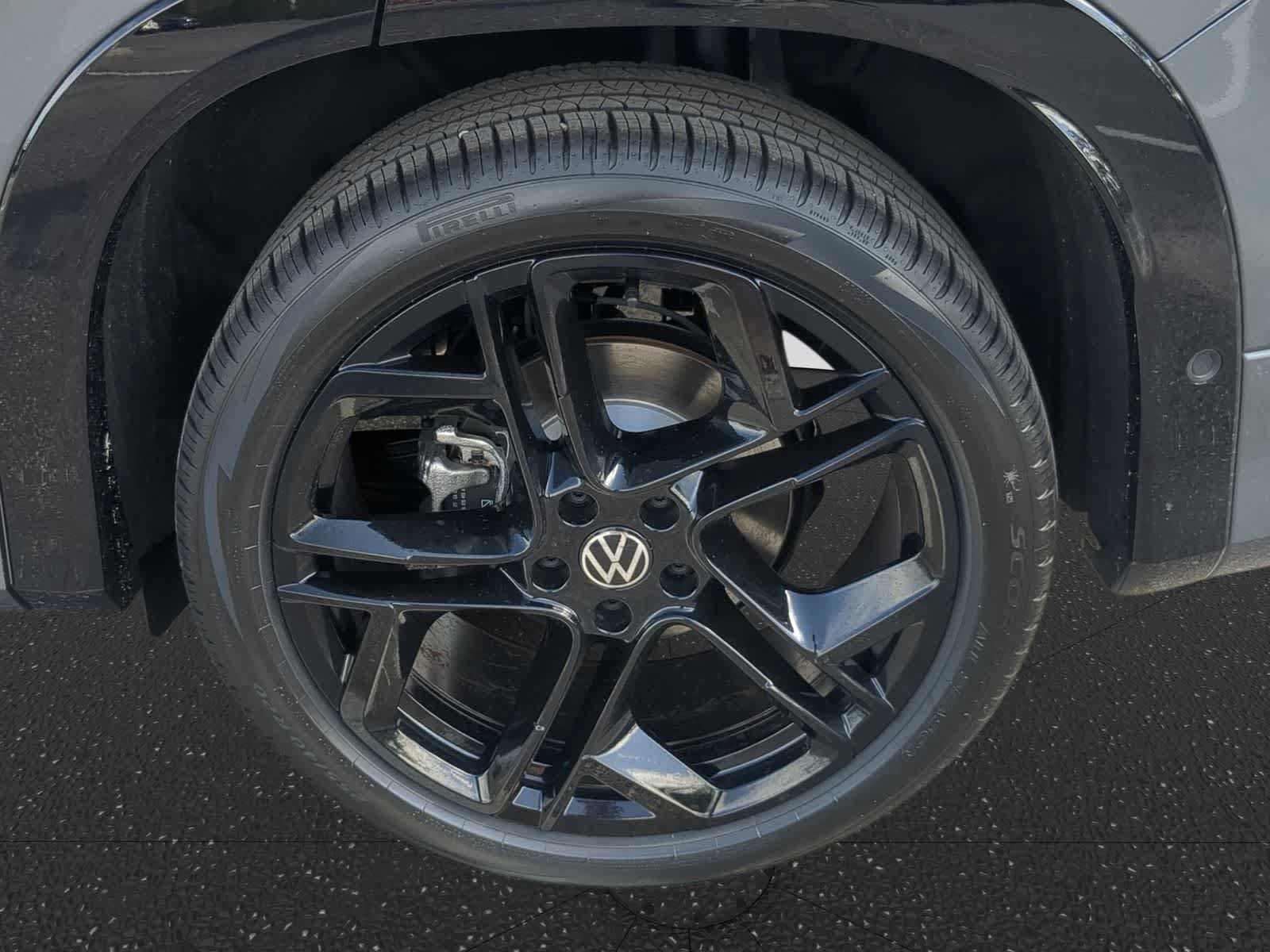 Used 2026 Volkswagen Tiguan SE R-Line FWD image 14