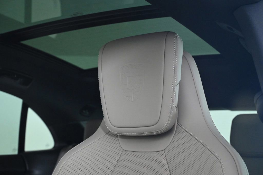 Certified 2025 Porsche Macan Electric image 24