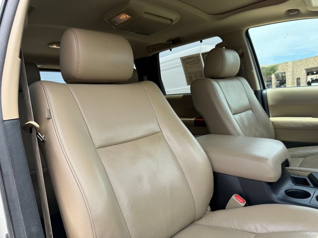 Used 2018 Toyota Sequoia Platinum RWD image 31