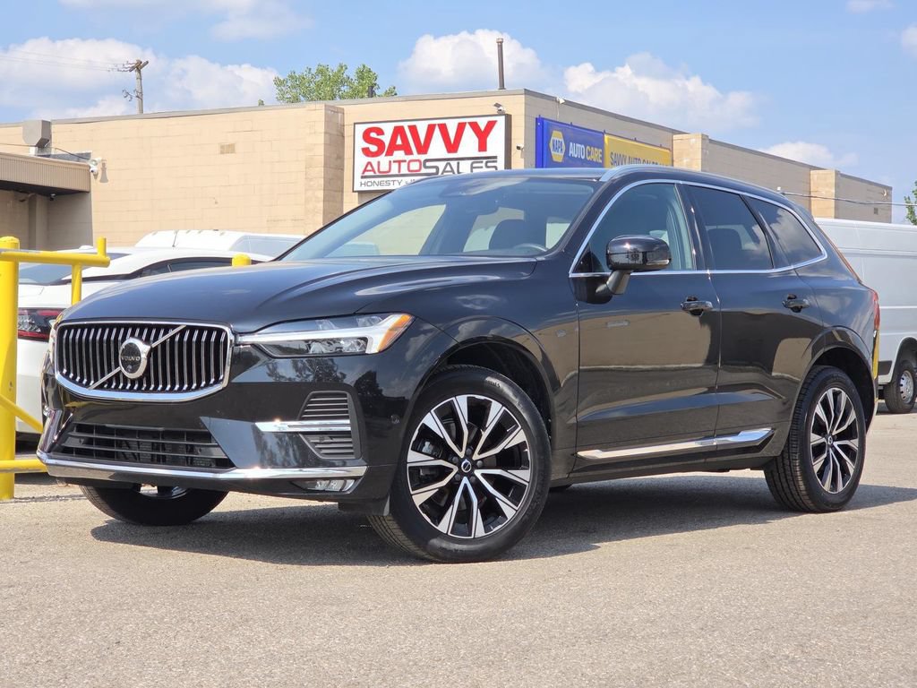 Used 2023 Volvo XC60 B5 Plus AWD/4WD image 2