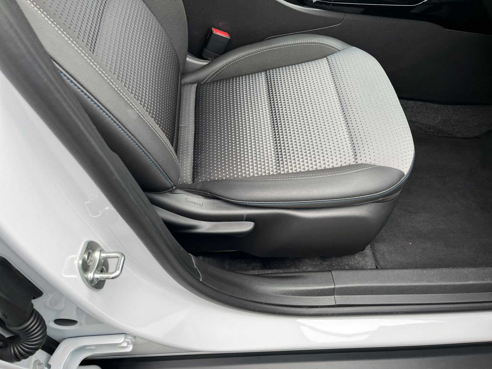 Used 2025 Chevrolet Trax LT image 27