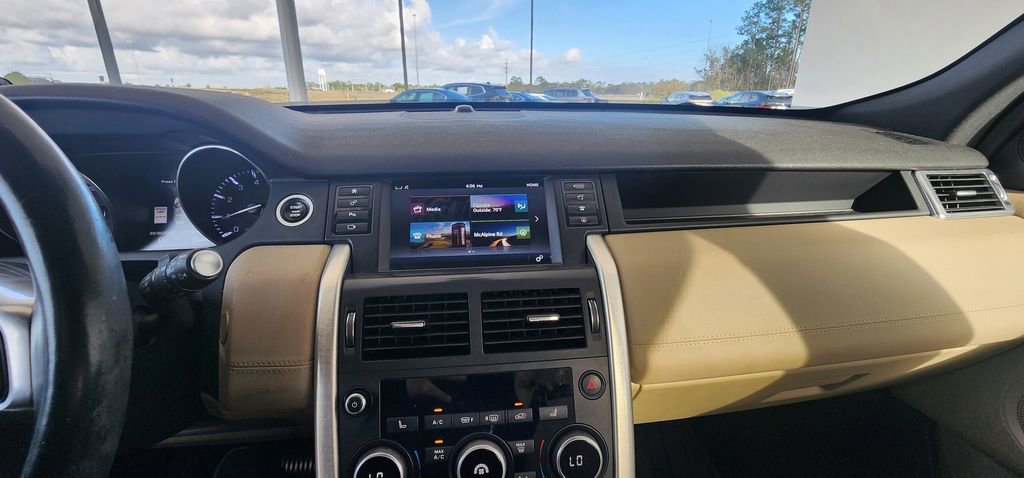 Used 2016 Land Rover Discovery Sport HSE image 12