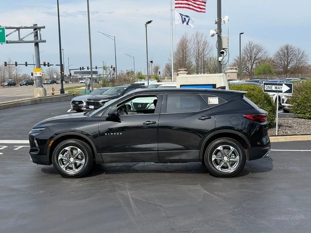 Used 2025 Chevrolet Blazer LT image 2