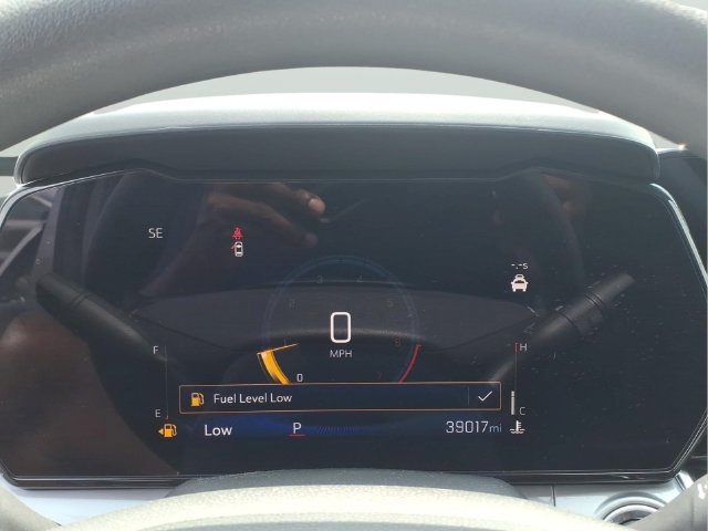 Used 2025 Chevrolet Trax LT FWD image 19
