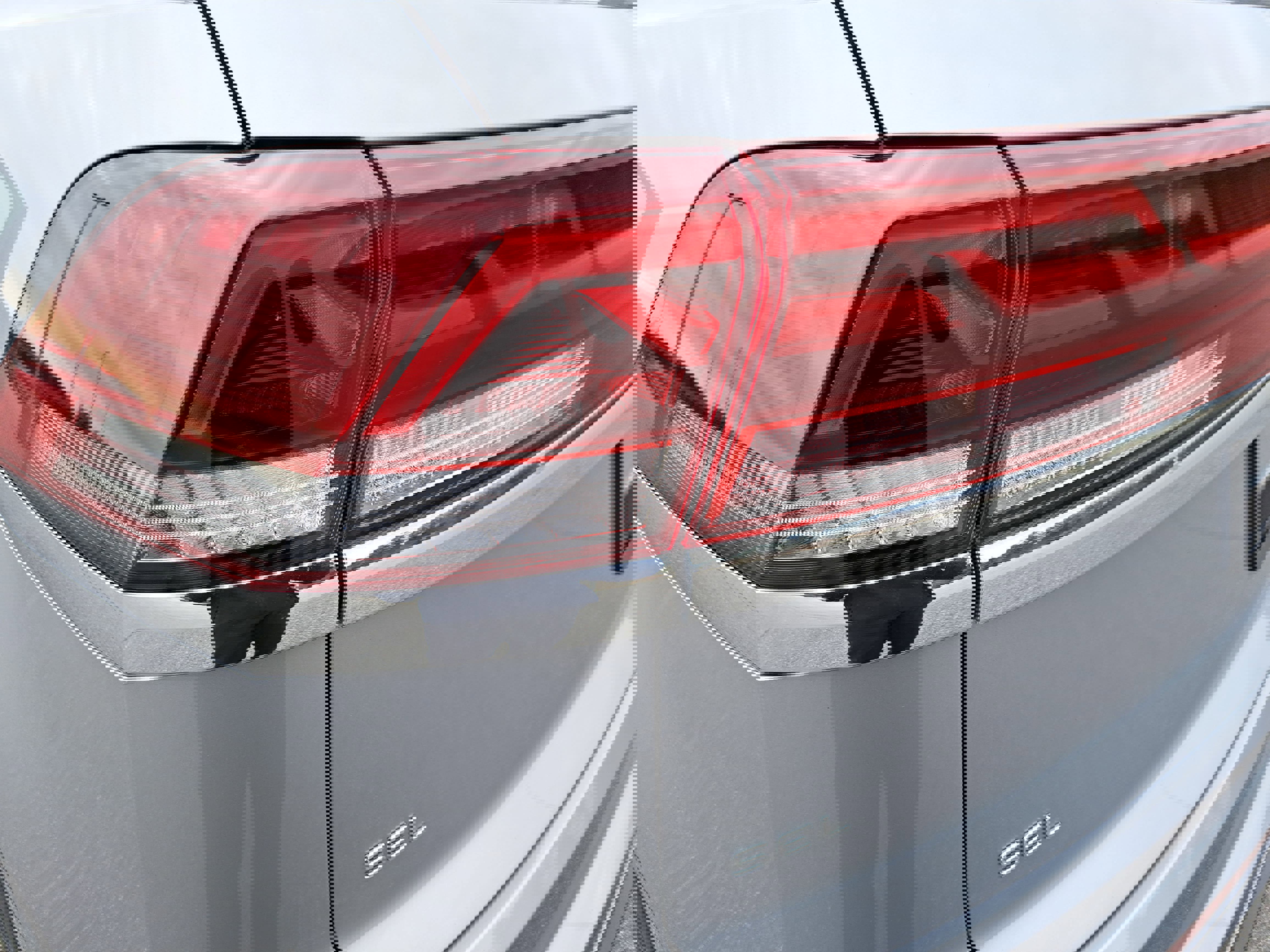 Used 2024 Volkswagen Atlas Cross Sport SEL Premium R-Line image 33