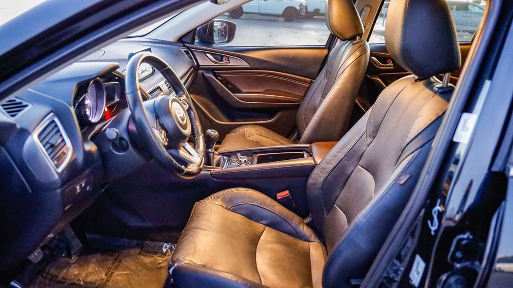 Used 2018 MAZDA MAZDA3 Grand Touring w/ Premium Equipment Package image 19