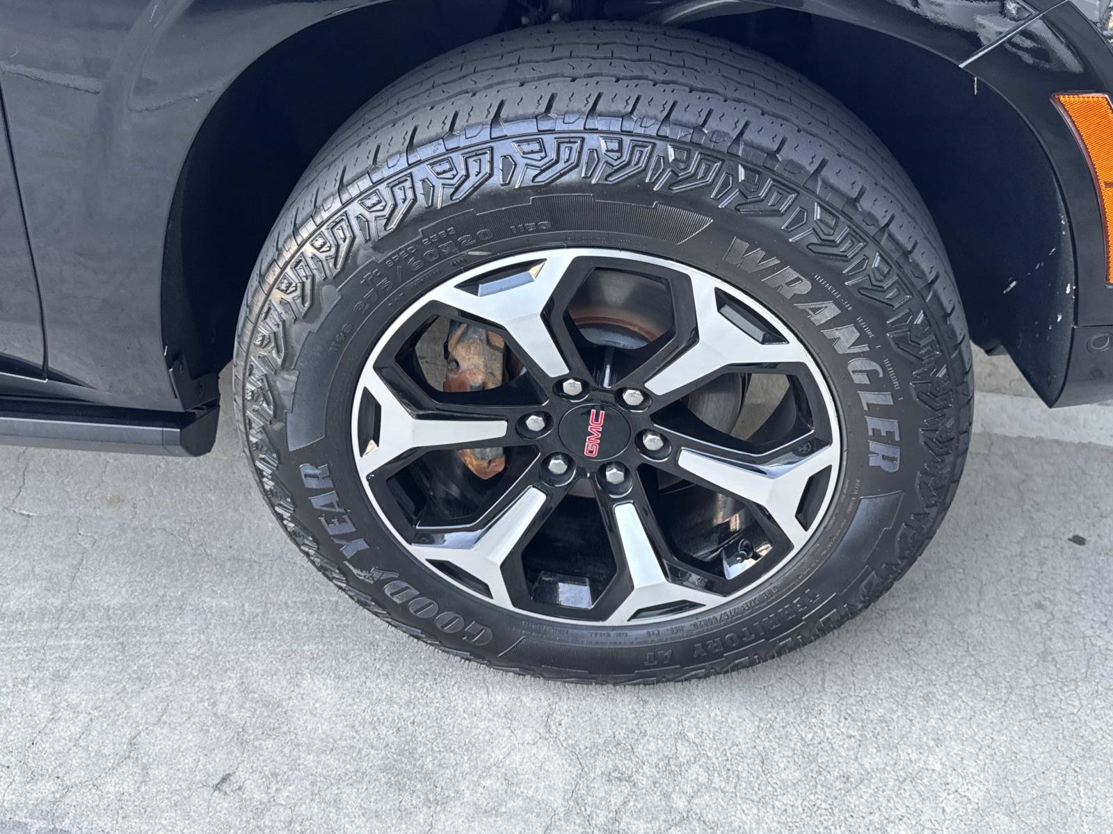 Used 2025 GMC Yukon AT4 w/ AT4 Premium Package AWD/4WD image 31