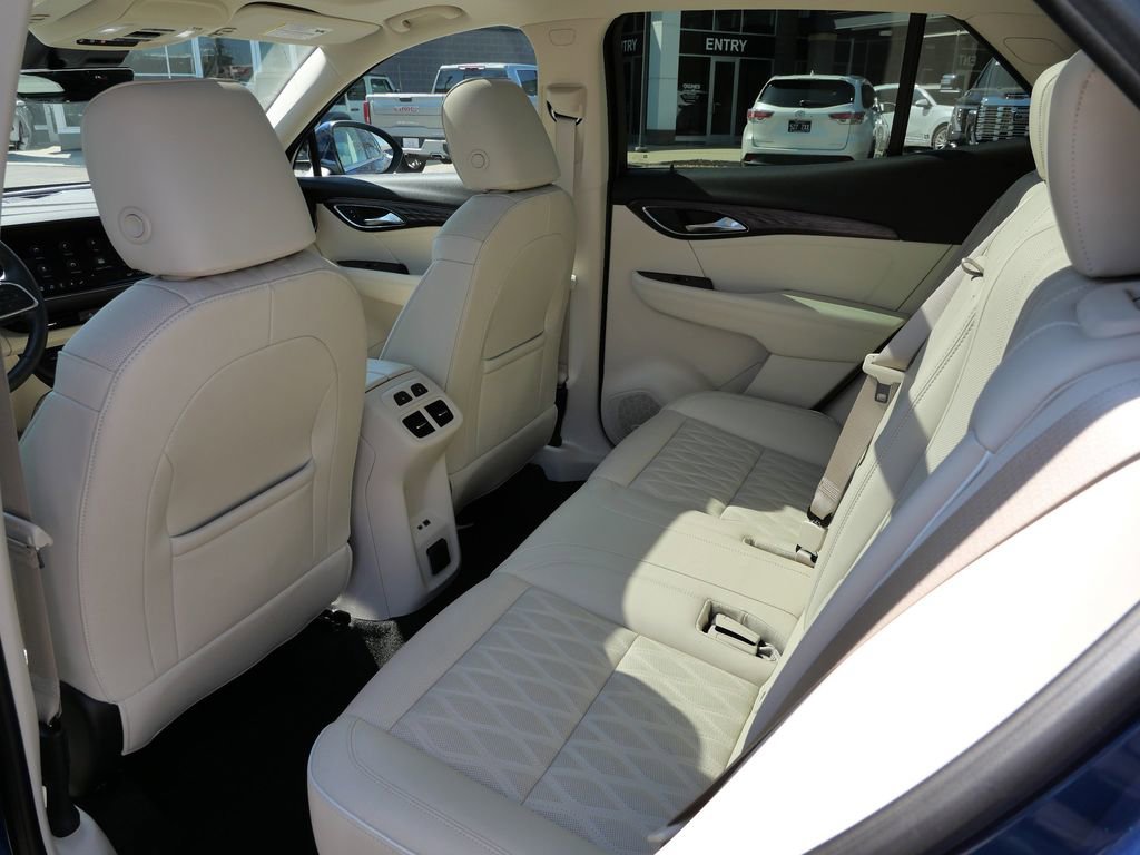 Used 2022 Buick Envision Avenir w/ Technology Package II AWD/4WD image 27