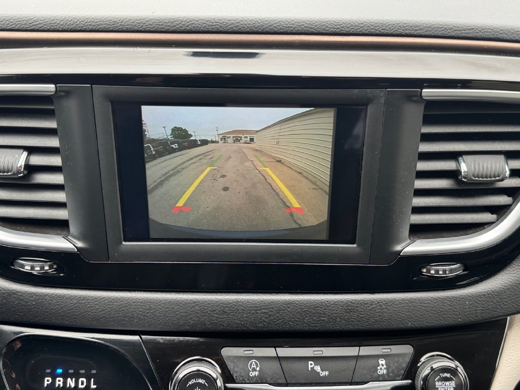 Used 2018 Chrysler Pacifica LX FWD image 18