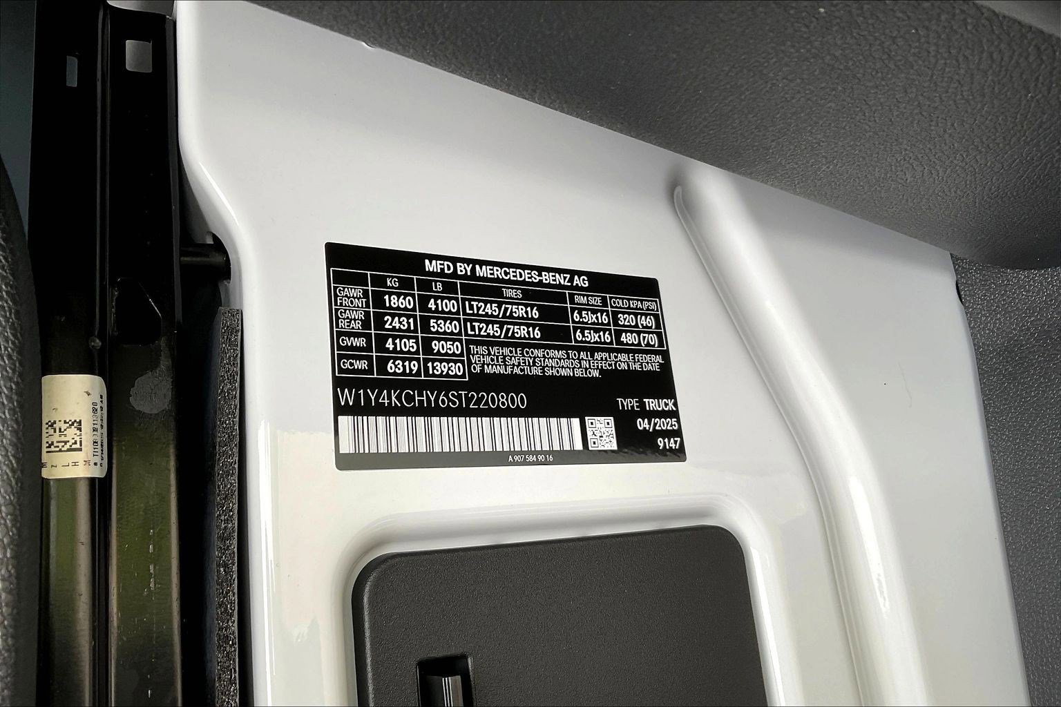 Used 2025 Mercedes-Benz Sprinter 2500 image 18