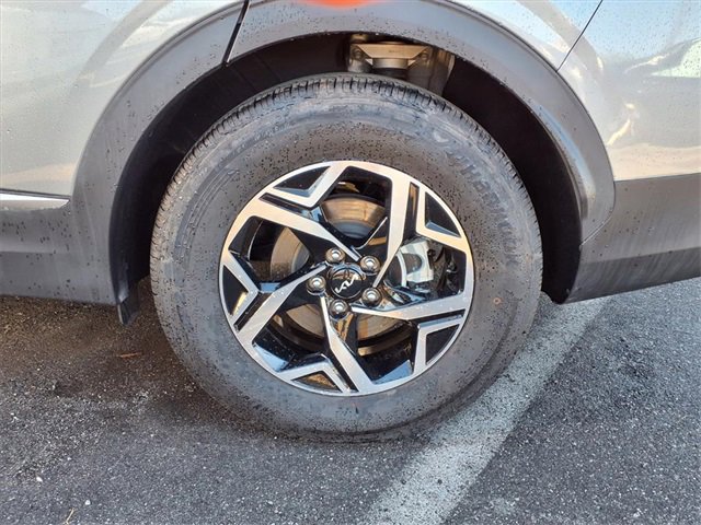 Used 2024 Kia Sportage LX image 7