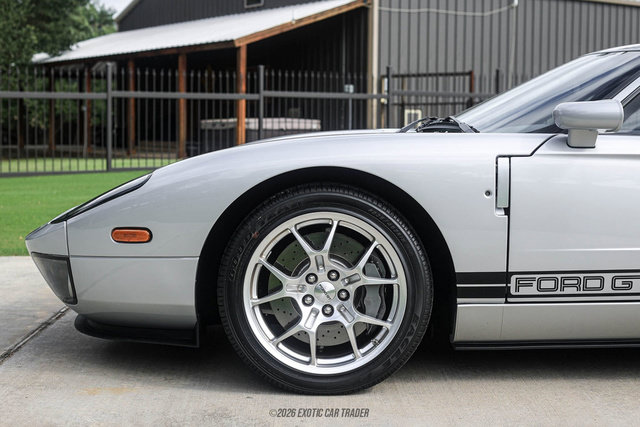 Used 2005 Ford GT RWD image 4