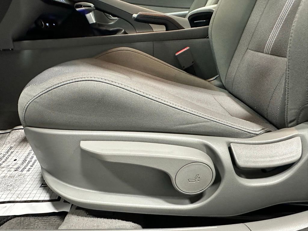 Used 2025 Hyundai Elantra SE image 12
