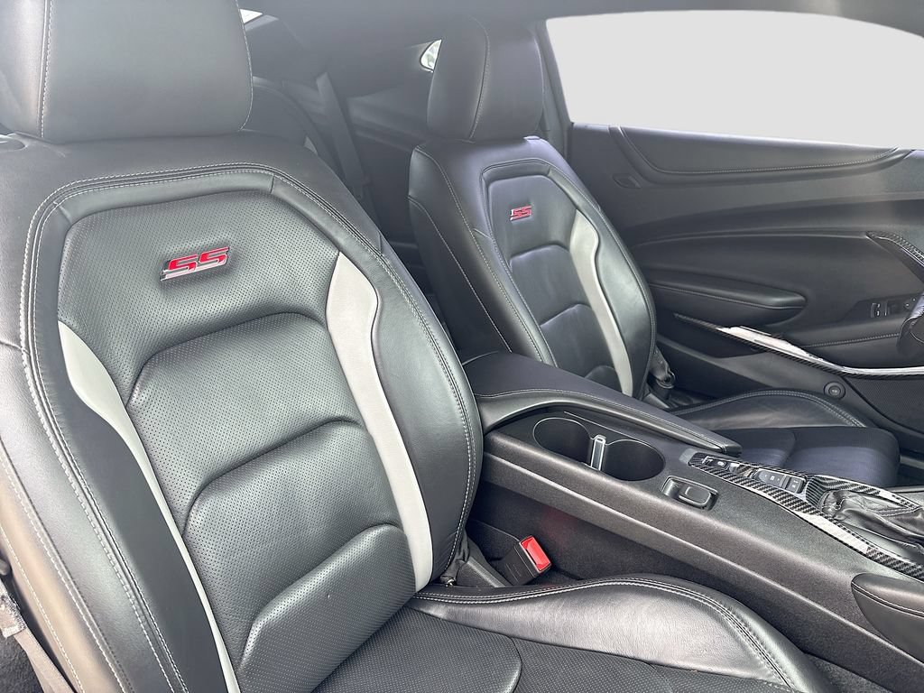 Used 2020 Chevrolet Camaro SS RWD image 28