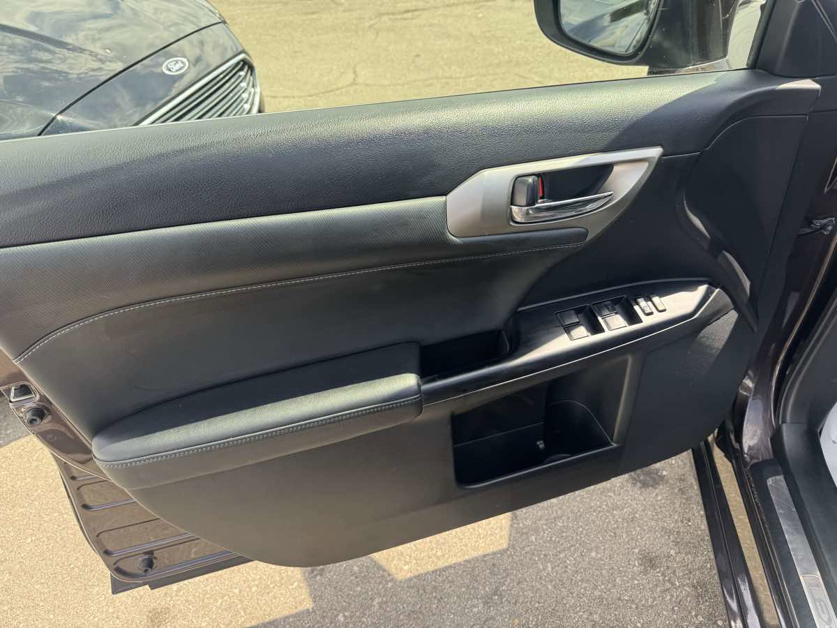 Used 2014 Lexus CT 200h image 9