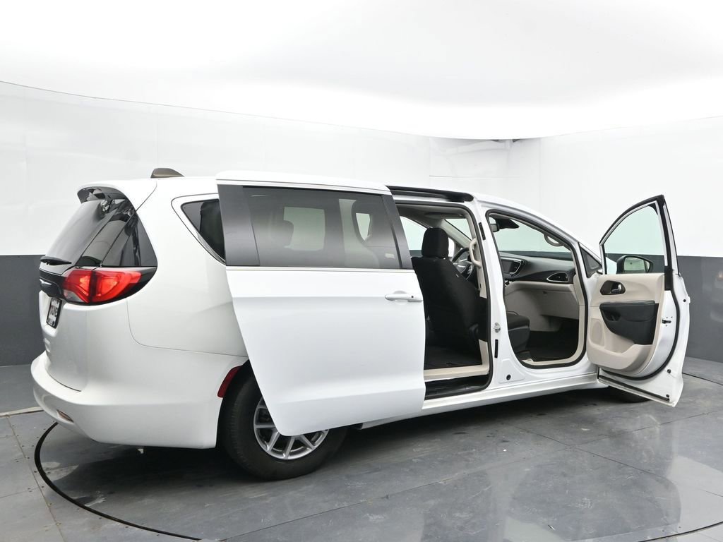 Used 2023 Chrysler Voyager LX FWD image 40