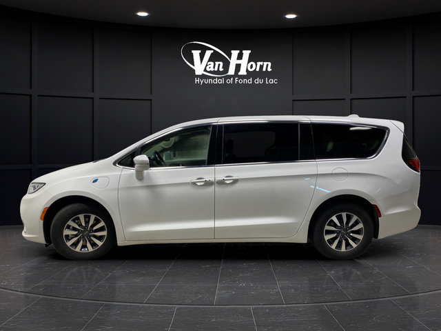 Used 2022 Chrysler Pacifica Touring-L FWD image 4