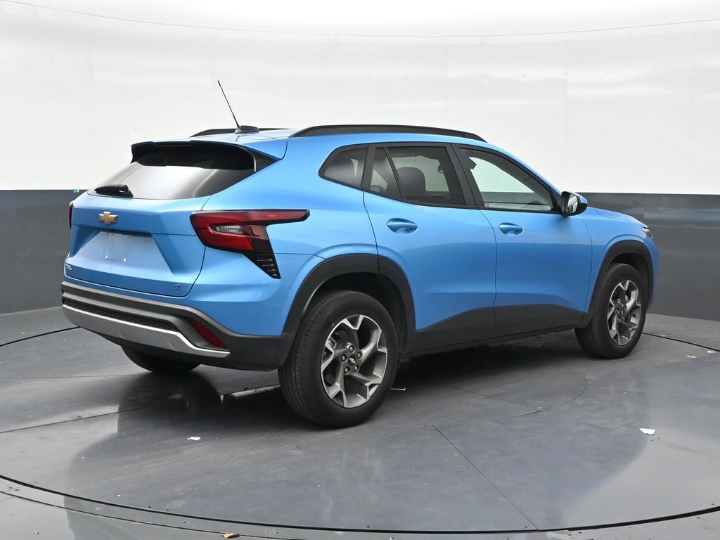 Used 2025 Chevrolet Trax LT FWD image 5
