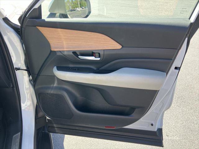 Certified 2024 Toyota Grand Highlander AWD image 40