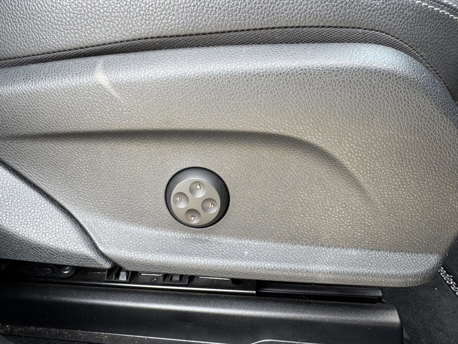 Certified 2020 Mercedes-Benz GLC 300 GLC 300 image 33