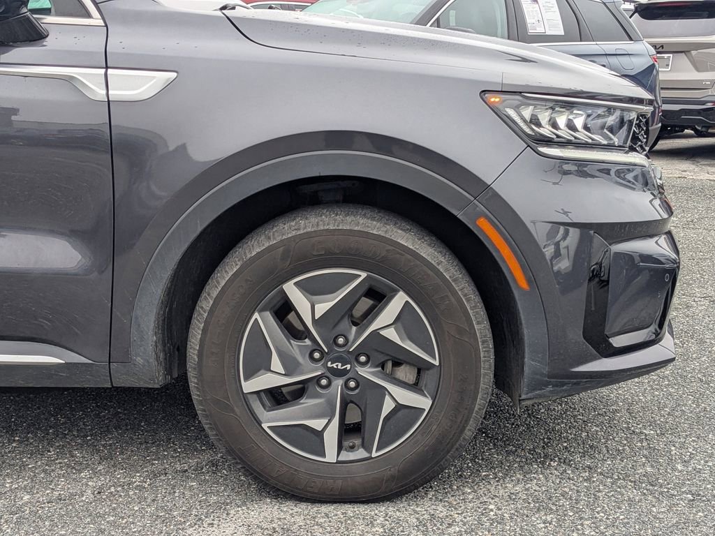 Used 2022 Kia Sorento EX image 11
