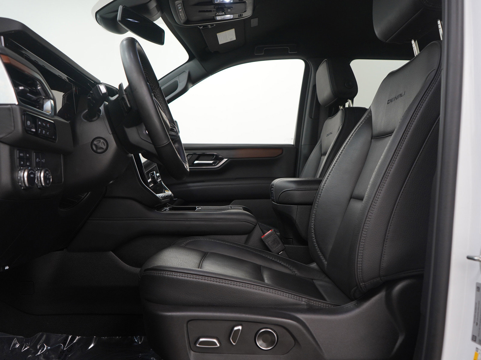 Used 2025 GMC Yukon Denali AWD/4WD image 22