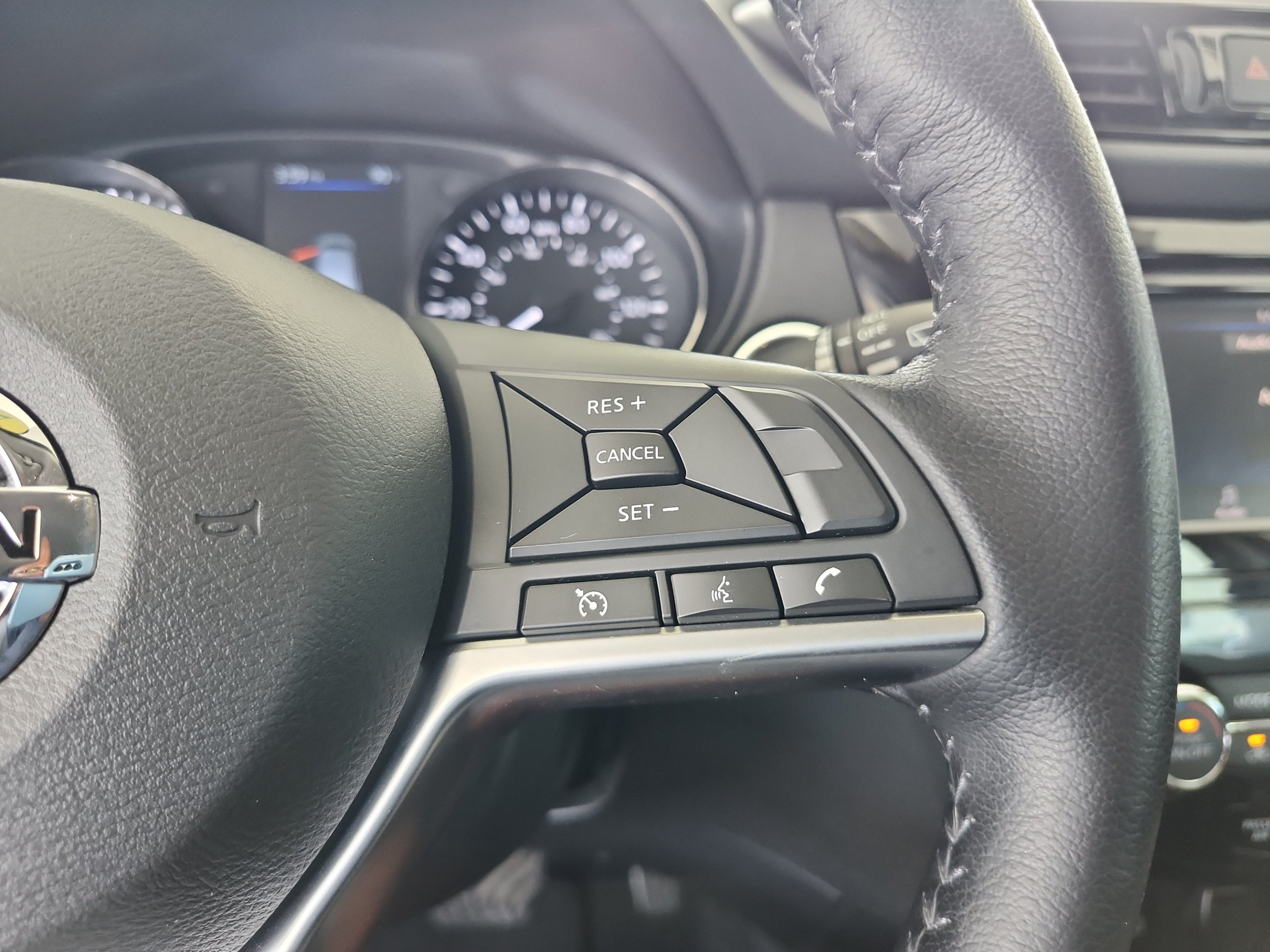 Used 2022 Nissan Rogue Sport SV FWD image 28