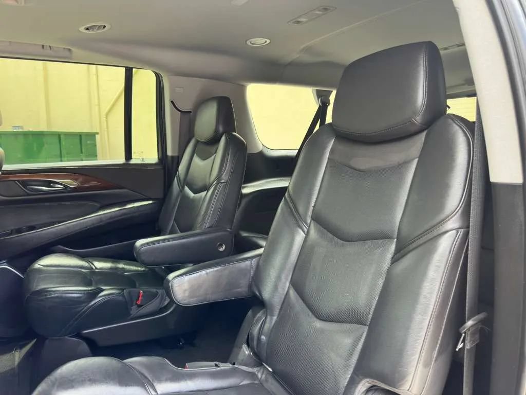 Used 2019 Cadillac Escalade ESV Luxury RWD image 9