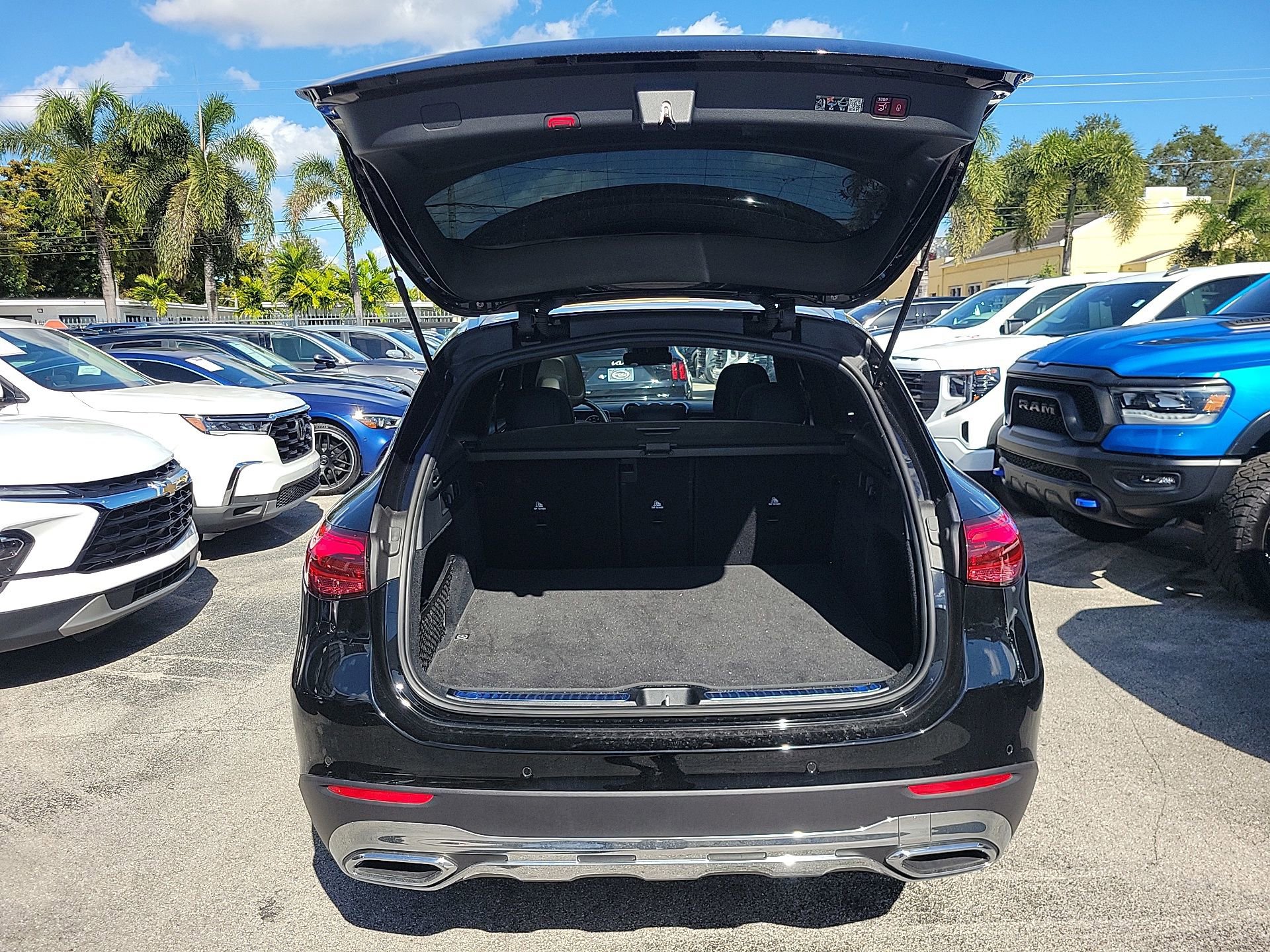 Used 2025 Mercedes-Benz GLC 300 image 16