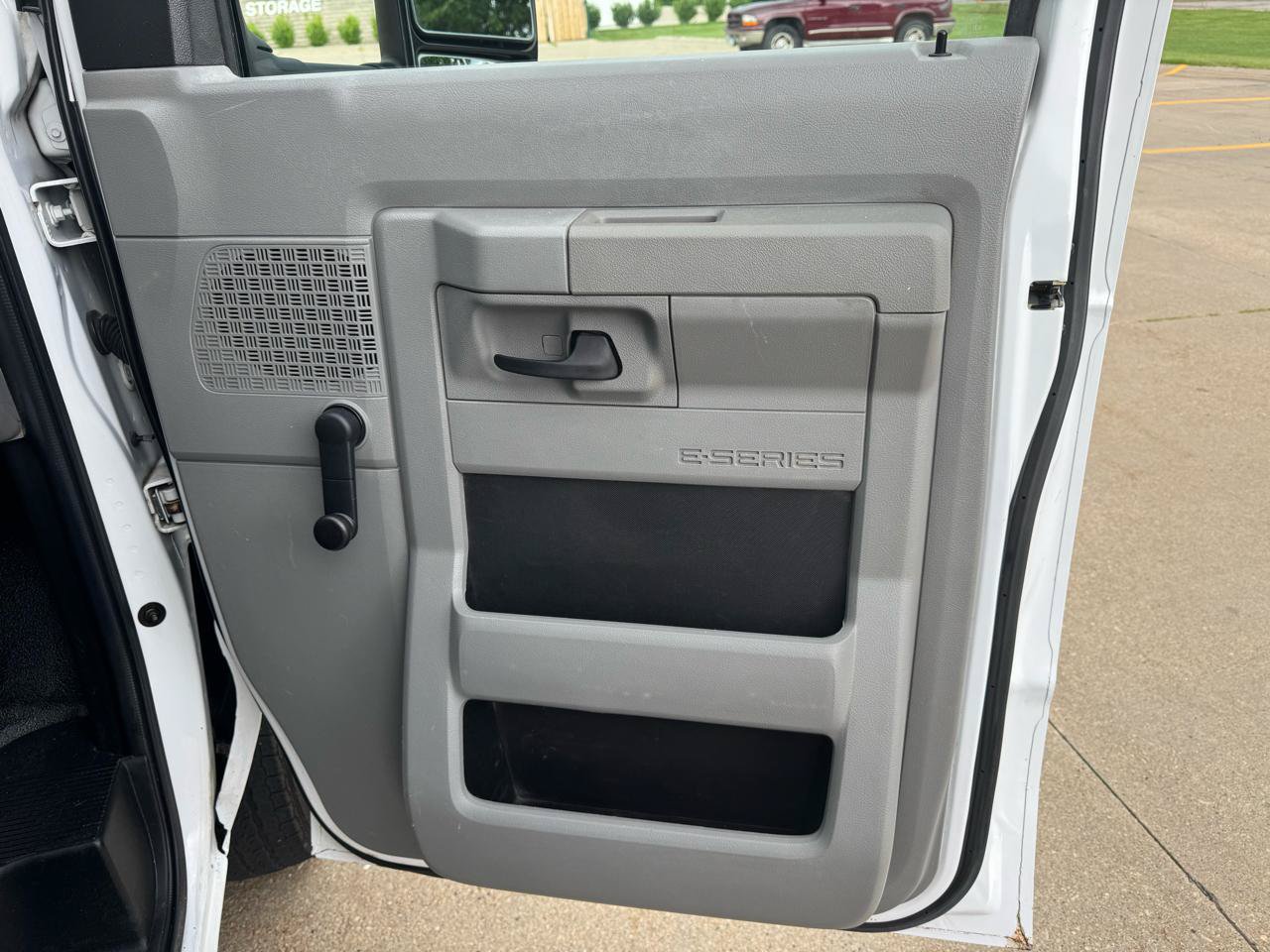 Used 2015 Ford E-350 and Econoline 350 Super Duty RWD image 16