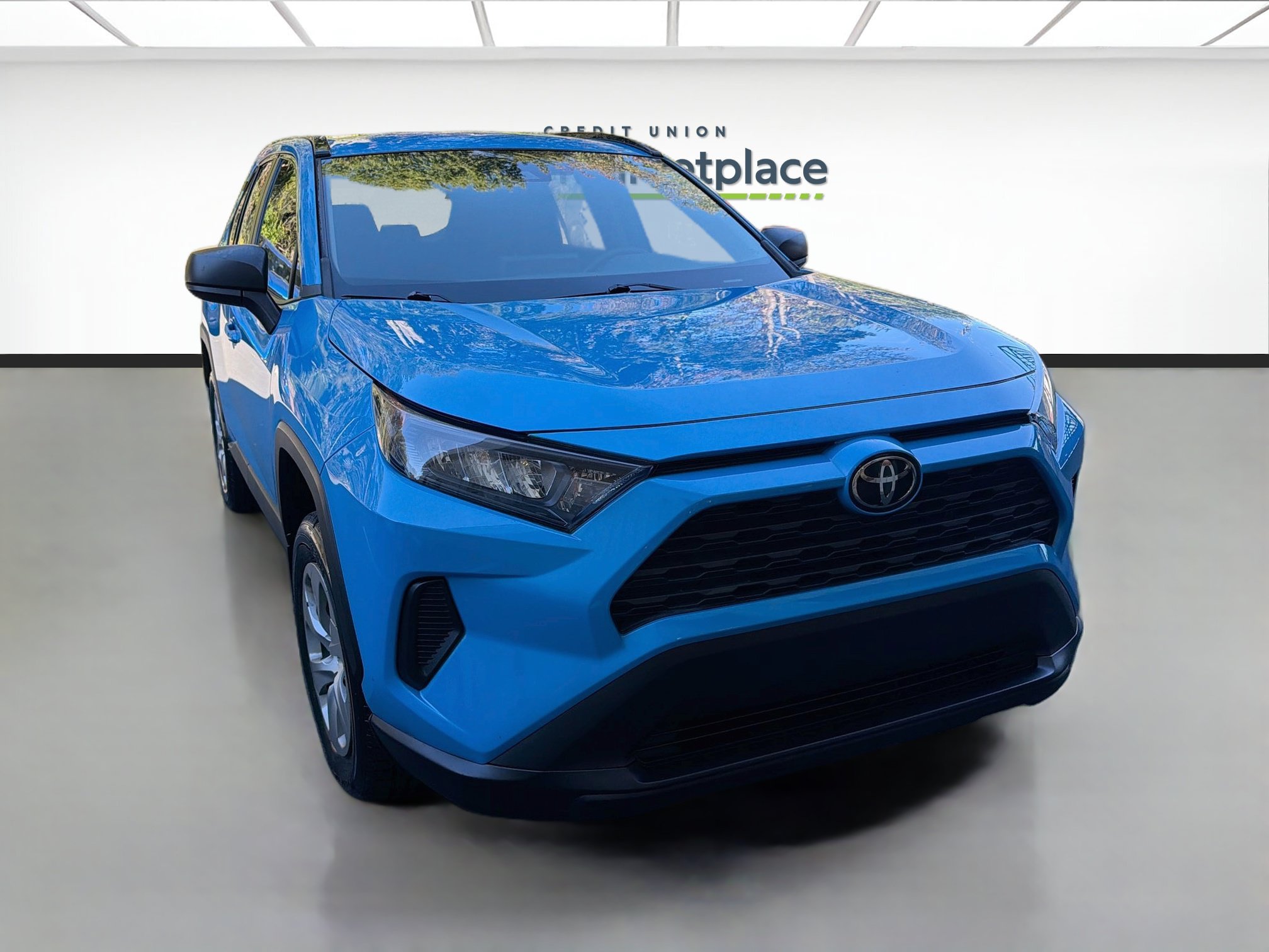 Used 2021 Toyota RAV4 LE AWD/4WD image 1
