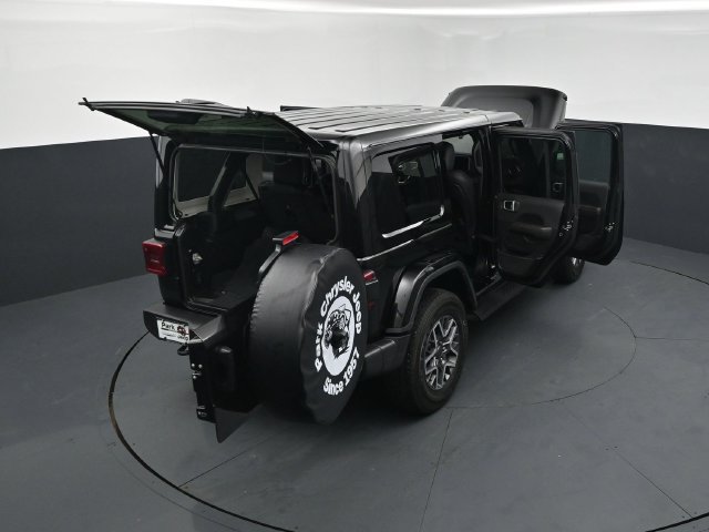 Used 2024 Jeep Wrangler Unlimited Sahara w/ Technology Group AWD/4WD image 29