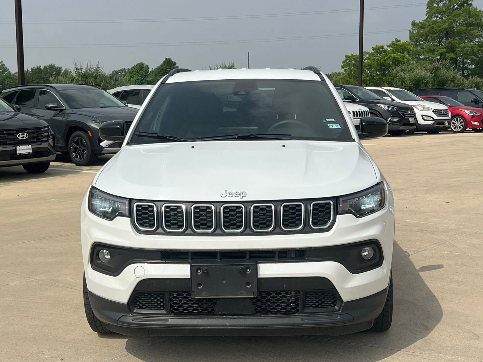 Used 2024 Jeep Compass Latitude AWD/4WD image 2