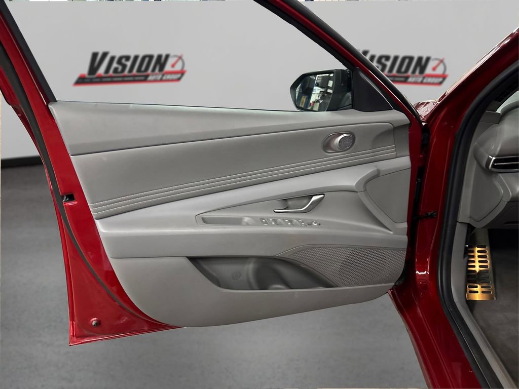 Certified 2025 Hyundai Elantra Sport image 23
