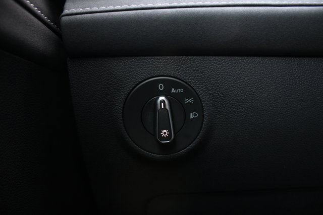 New 2025 Volkswagen Taos SE image 19