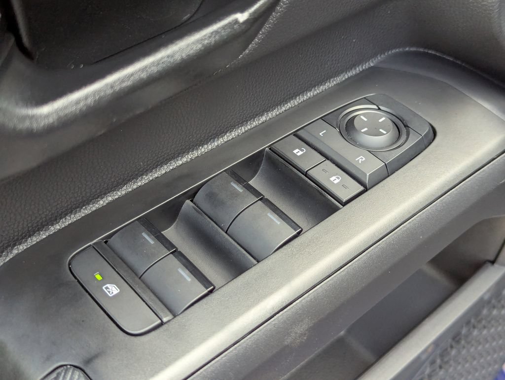 Used 2025 Toyota Tacoma SR5 AWD/4WD image 21