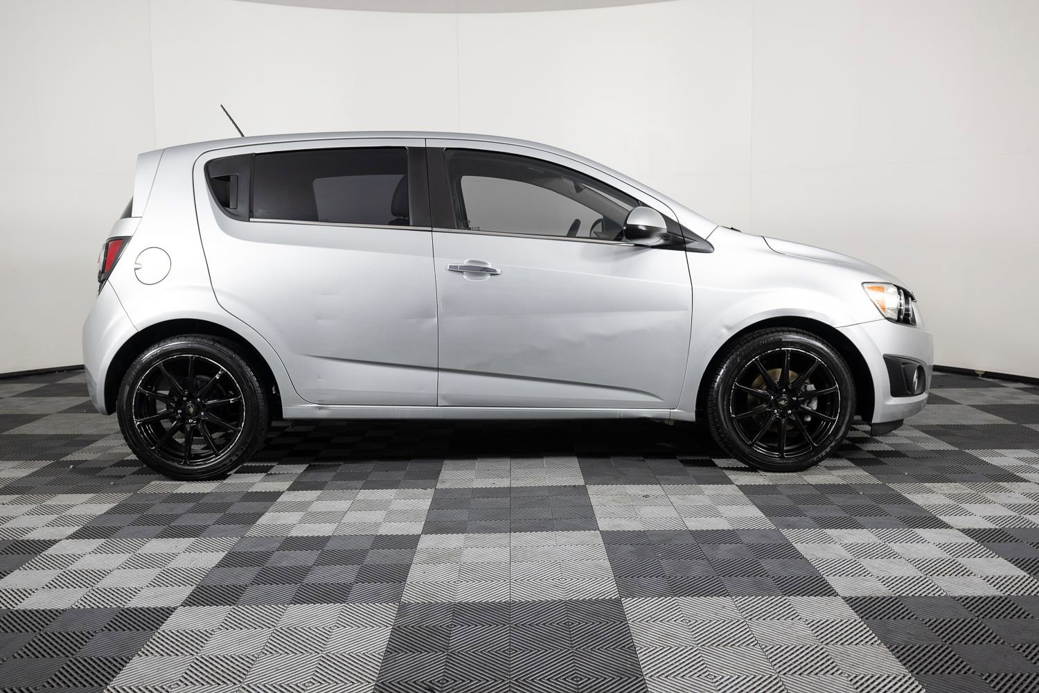 Used 2015 Chevrolet Sonic LTZ image 9